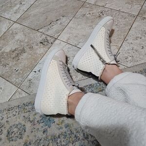 P448 High Top Leather Sneaker Size 39